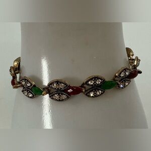 VINTAGE GOLDTONE RED GREEN CLEAR RHINESTONE CLASP BRACELET SIZE 7 INCH